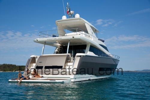 Prestige 750 Flybridge fiche technique et avis